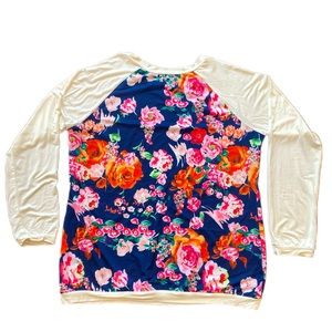 EUC Beautiful Floral Top